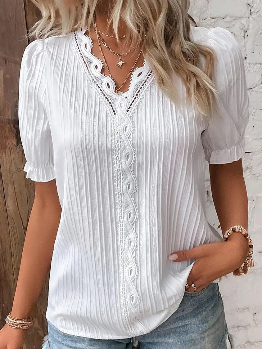Yrsa™ | Blusa de Cuello en V con Detalles de Volantes