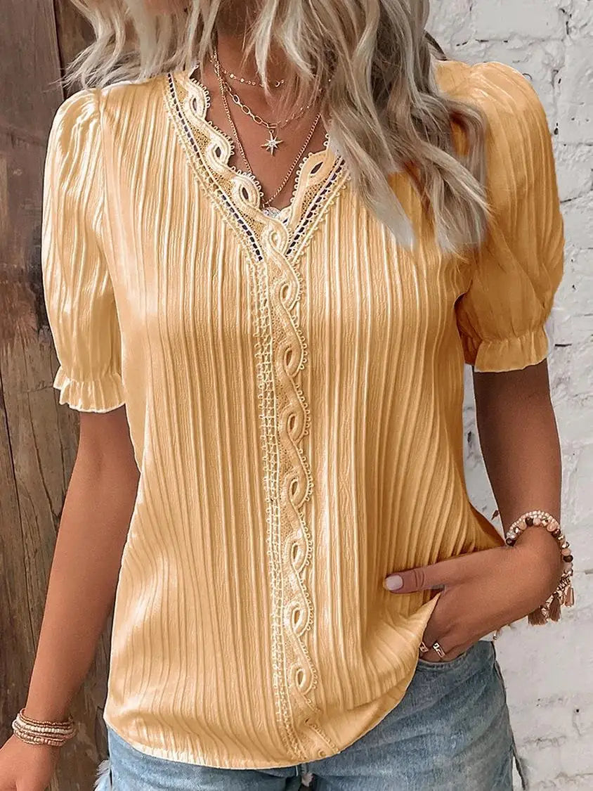 Yrsa™ | Blusa de Cuello en V con Detalles de Volantes