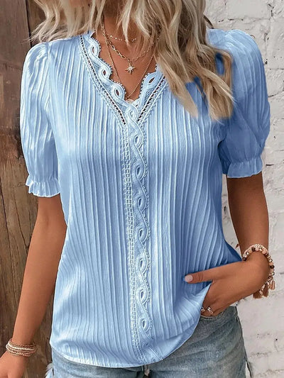 Yrsa™ | Blusa de Cuello en V con Detalles de Volantes